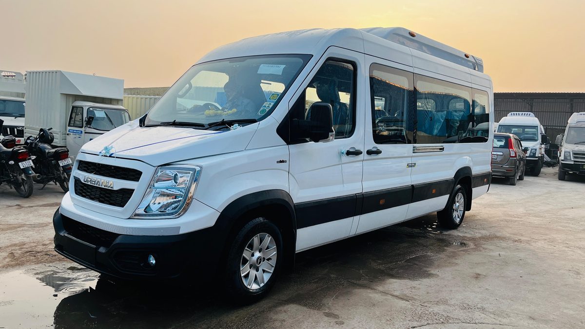 Force Urbania on Rent in Delhi - Tyagi Travels