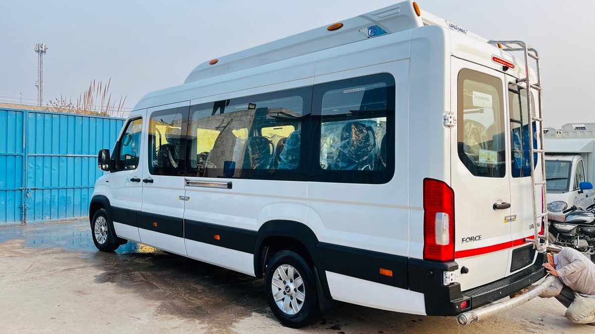 Force Urbania on Rent in Delhi - Tyagi Travels